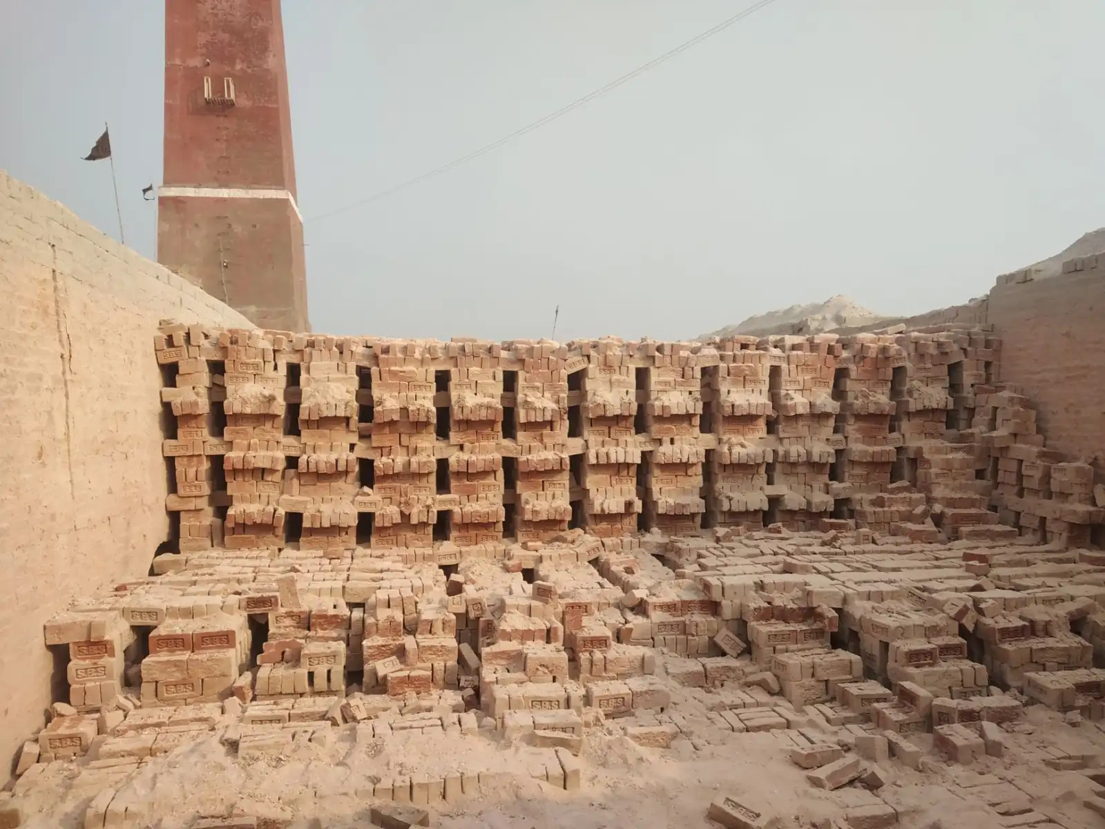 自粘地板与地板革性能对比及适用场景选型指南