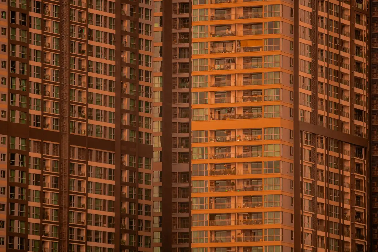 运城家装市场墙纸与壁布材质选择对比及适用场景分析